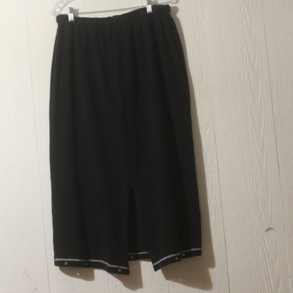 BLACK TOP WITH WHITE SAILBOAT & LONG SKIRT - Picture 5 of 7